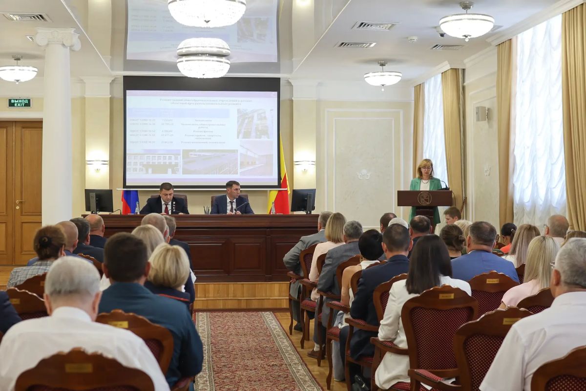 В мэрии обсудили реализацию программы комплексного развития транспортной инфраструктуры и подготовку к новому учебному году