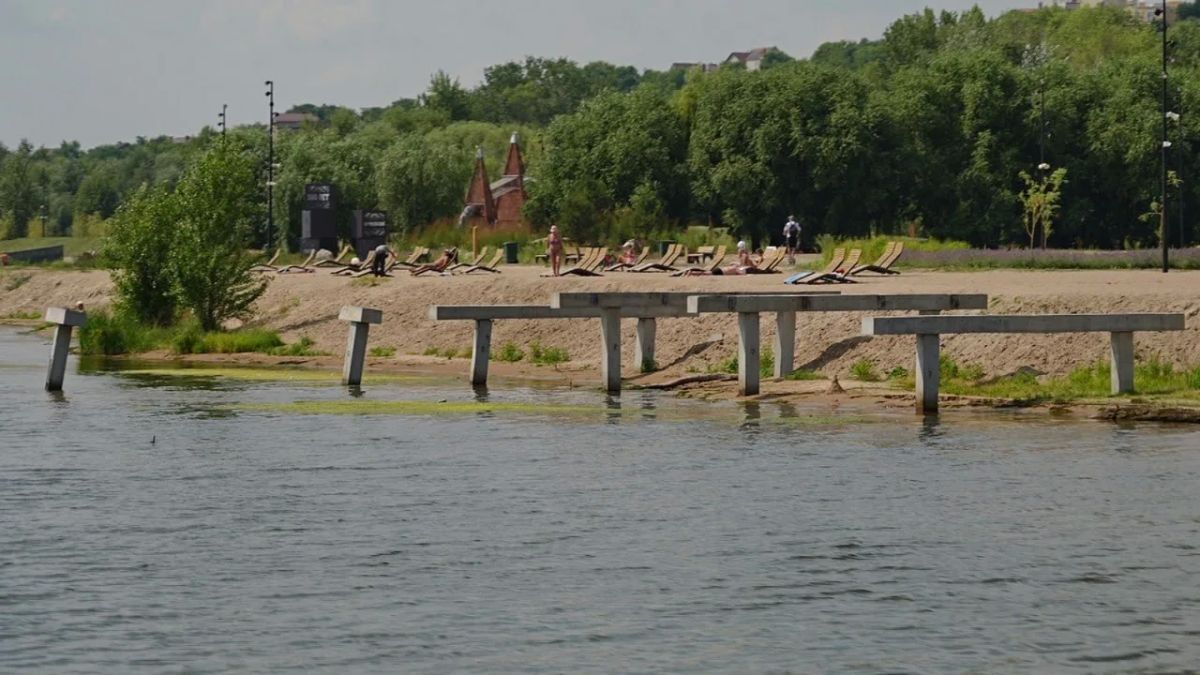 Избавление горожан от опасных «парящих» мостов на Петровской набережной обошлось мэрии в 21 млн рублей Избавление горожан от опасных «парящих» мостов на Петровской набережной обошлось мэрии в 21 млн рублей