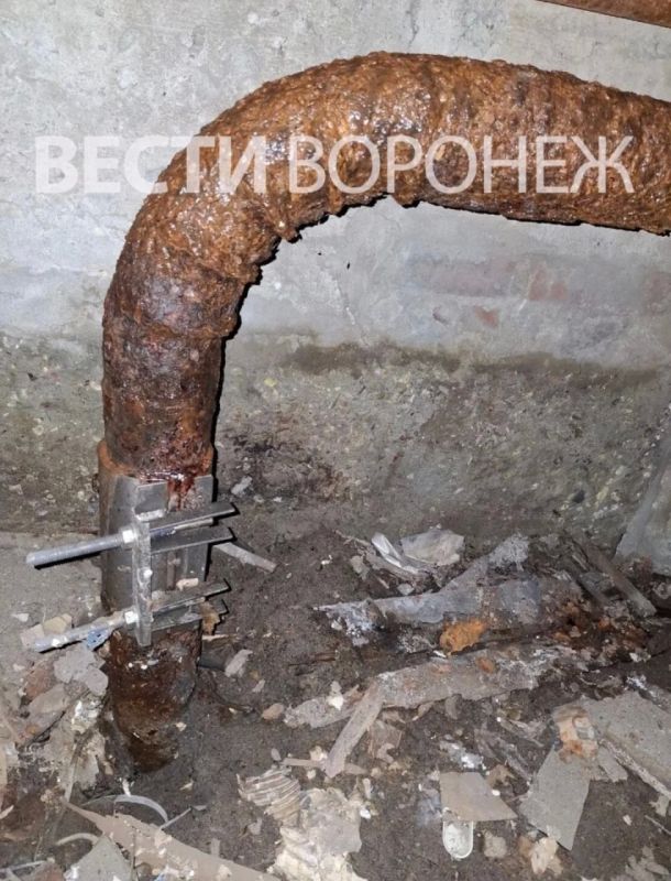 Зловонные стоки затопили подвал жилого дома в центре Воронежа Зловонные стоки затопили подвал жилого дома в центре Воронежа