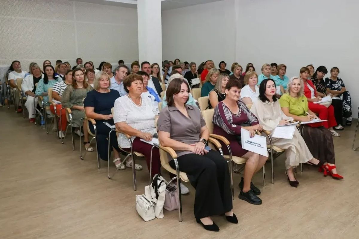 Сегодня вместе с заместителем председателя Госдумы Алексеем Гордеевым и вице-губернатором Дмитрием Масловым принял участие в областном форуме территориального общественного самоуправления в Таловой Сегодня вместе с заместителем председателя Госдумы Алексеем Гордеевым и вице-губернатором Дмитрием Масловым принял участие в областном форуме территориального общественного самоуправления в Таловой