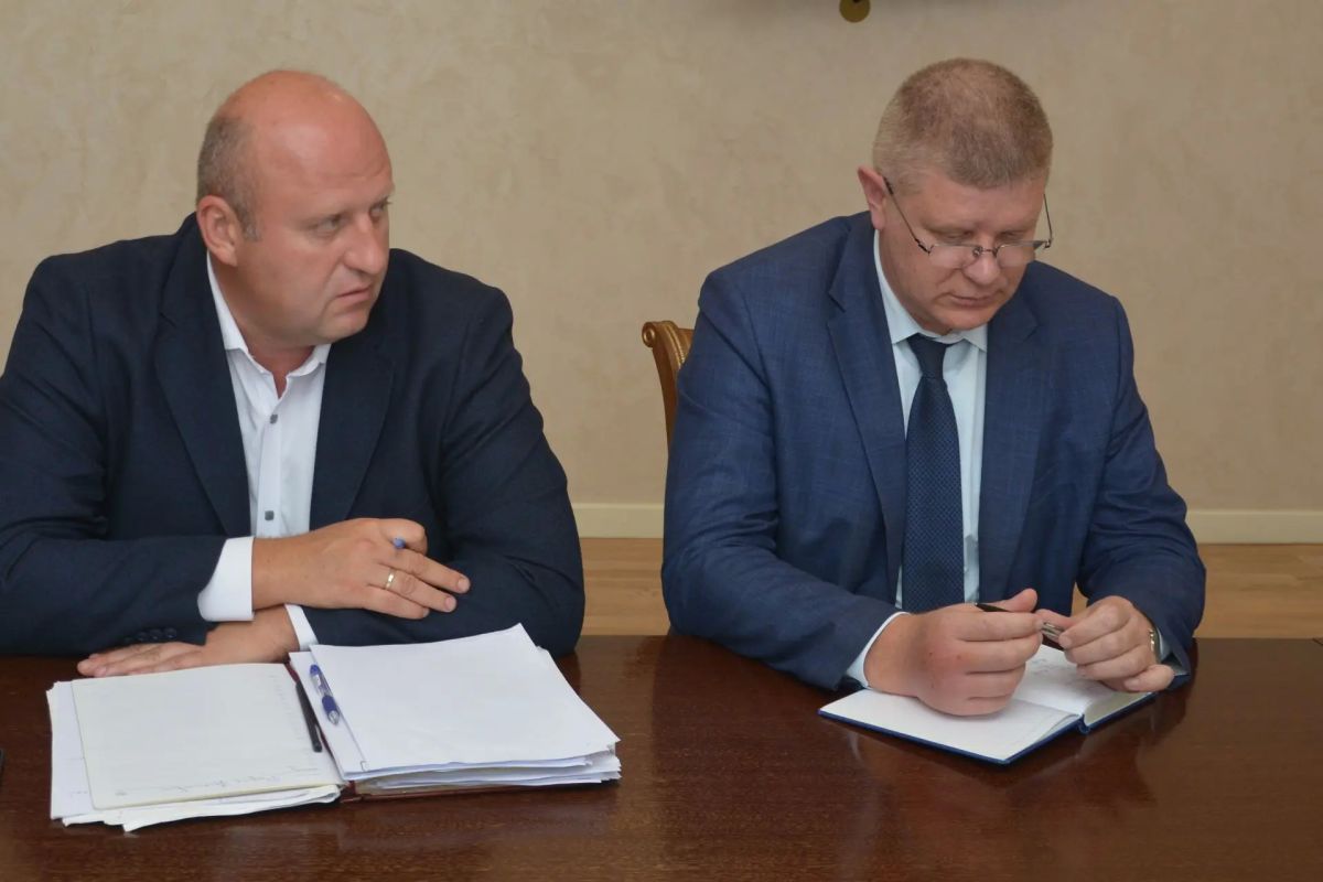 Председатель Воронежской городской Думы, Герой России Андрей Дьяченко провел рабочее совещание с участием первого заместителя главы города Алексея Рыженина и руководителями районных управ Председатель Воронежской городской Думы, Герой России Андрей Дьяченко провел рабочее совещание с участием первого заместителя главы города Алексея Рыженина и руководителями районных управ