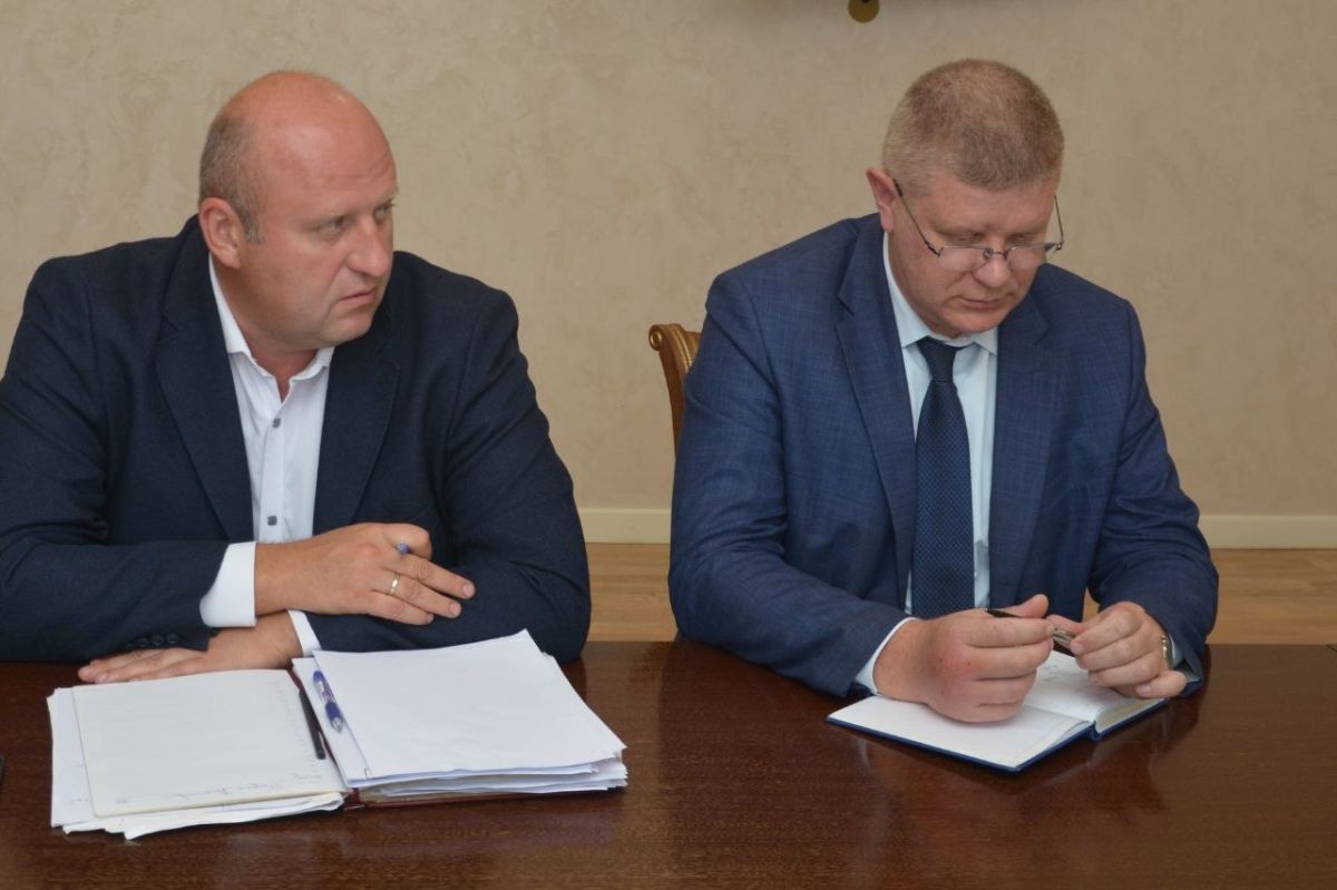 Председатель Воронежской городской Думы, Герой России Андрей Дьяченко провел рабочее совещание с участием первого заместителя главы города Алексея Рыженина и руководителями районных управ Председатель Воронежской городской Думы, Герой России Андрей Дьяченко провел рабочее совещание с участием первого заместителя главы города Алексея Рыженина и руководителями районных управ