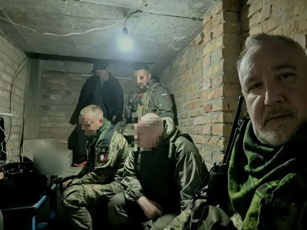 Сенатор от Запорожской области и создатель партии «Родина» Дмитрий Рогозин подписал третий контракт с Минобороны Сенатор от Запорожской области и создатель партии «Родина» Дмитрий Рогозин подписал третий контракт с Минобороны