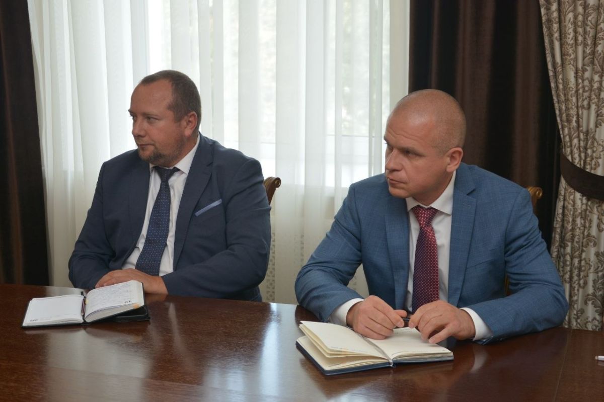 Председатель Воронежской городской Думы, Герой России Андрей Дьяченко провел рабочее совещание с участием первого заместителя главы города Алексея Рыженина и руководителями районных управ Председатель Воронежской городской Думы, Герой России Андрей Дьяченко провел рабочее совещание с участием первого заместителя главы города Алексея Рыженина и руководителями районных управ