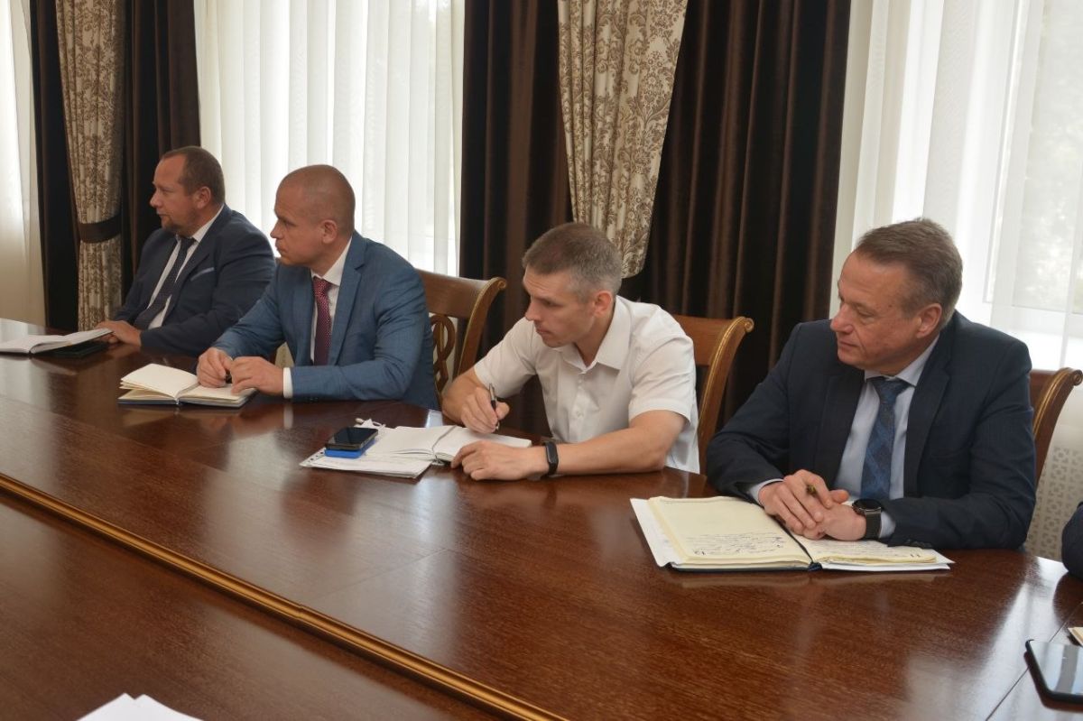 Председатель Воронежской городской Думы, Герой России Андрей Дьяченко провел рабочее совещание с участием первого заместителя главы города Алексея Рыженина и руководителями районных управ Председатель Воронежской городской Думы, Герой России Андрей Дьяченко провел рабочее совещание с участием первого заместителя главы города Алексея Рыженина и руководителями районных управ