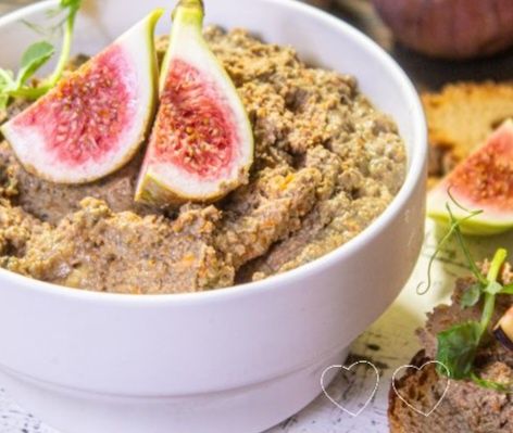 Паштет из куриной печени: новый взгляд на классический рецепт с яблоком и инжиром