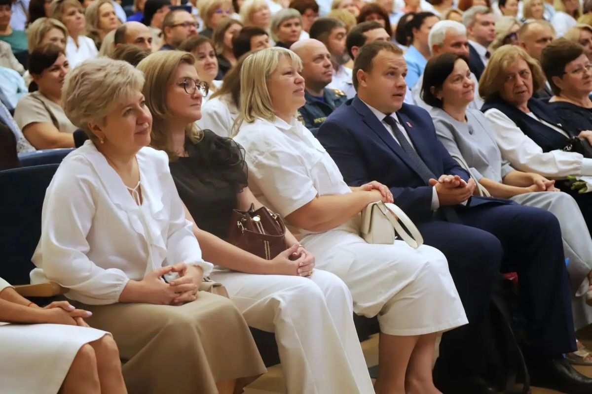 Одно из главных событий в системе образования региона – ежегодное августовское совещание педагогических работников - в пятницу, 21 августа, на площадке средней общеобразовательной школы № 109 объединило руководителей всех... Одно из главных событий в системе образования региона – ежегодное августовское совещание педагогических работников - в пятницу, 21 августа, на площадке средней общеобразовательной школы № 109 объединило руководителей всех...