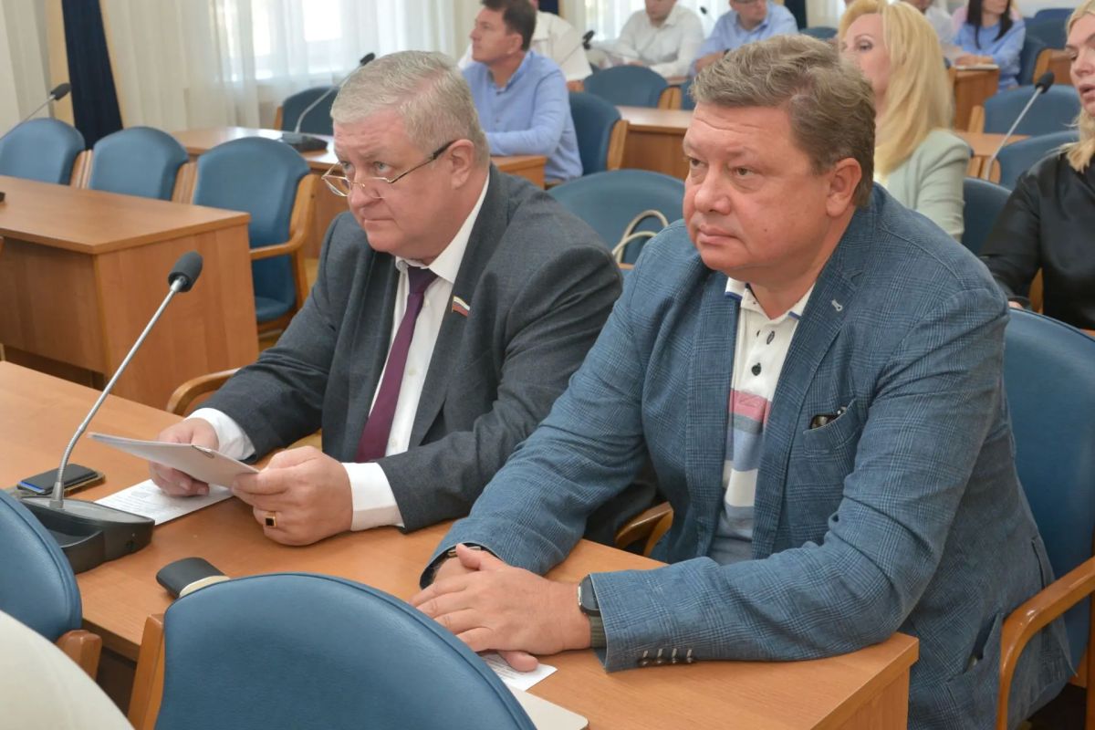 На совместном заседании постоянных комиссий Воронежской городской Думы, которое прошло под председательством вице-спикера городского парламента Олега Черкасова и при участии Героя России, спикера городской Думы Андрея... На совместном заседании постоянных комиссий Воронежской городской Думы, которое прошло под председательством вице-спикера городского парламента Олега Черкасова и при участии Героя России, спикера городской Думы Андрея...