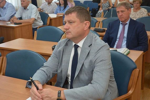 На совместном заседании постоянных комиссий городского парламента, которое прошло под председательством вице-спикера городской Думы Олега Черкасова, при участии Героя России, спикера городской Думы Андрея Дьяченко, заслушали... На совместном заседании постоянных комиссий городского парламента, которое прошло под председательством вице-спикера городской Думы Олега Черкасова, при участии Героя России, спикера городской Думы Андрея Дьяченко, заслушали...