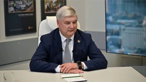 Около 60 вопросов на прямой линии с Александром Гусевым связаны с ситуацией с очередями на АЗС и дефицитом топлива