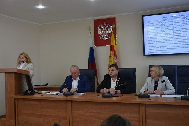 На совместном заседании постоянных комиссий городского парламента, которое прошло под председательством вице-спикера городской Думы Олега Черкасова, при участии Героя России, спикера городской Думы Андрея Дьяченко, заслушали...