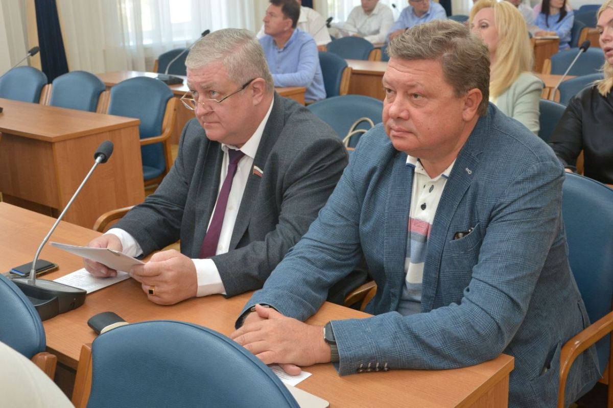На совместном заседании постоянных комиссий Воронежской городской Думы, которое прошло под председательством вице-спикера городского парламента Олега Черкасова и при участии Героя России, спикера городской Думы Андрея... На совместном заседании постоянных комиссий Воронежской городской Думы, которое прошло под председательством вице-спикера городского парламента Олега Черкасова и при участии Героя России, спикера городской Думы Андрея...