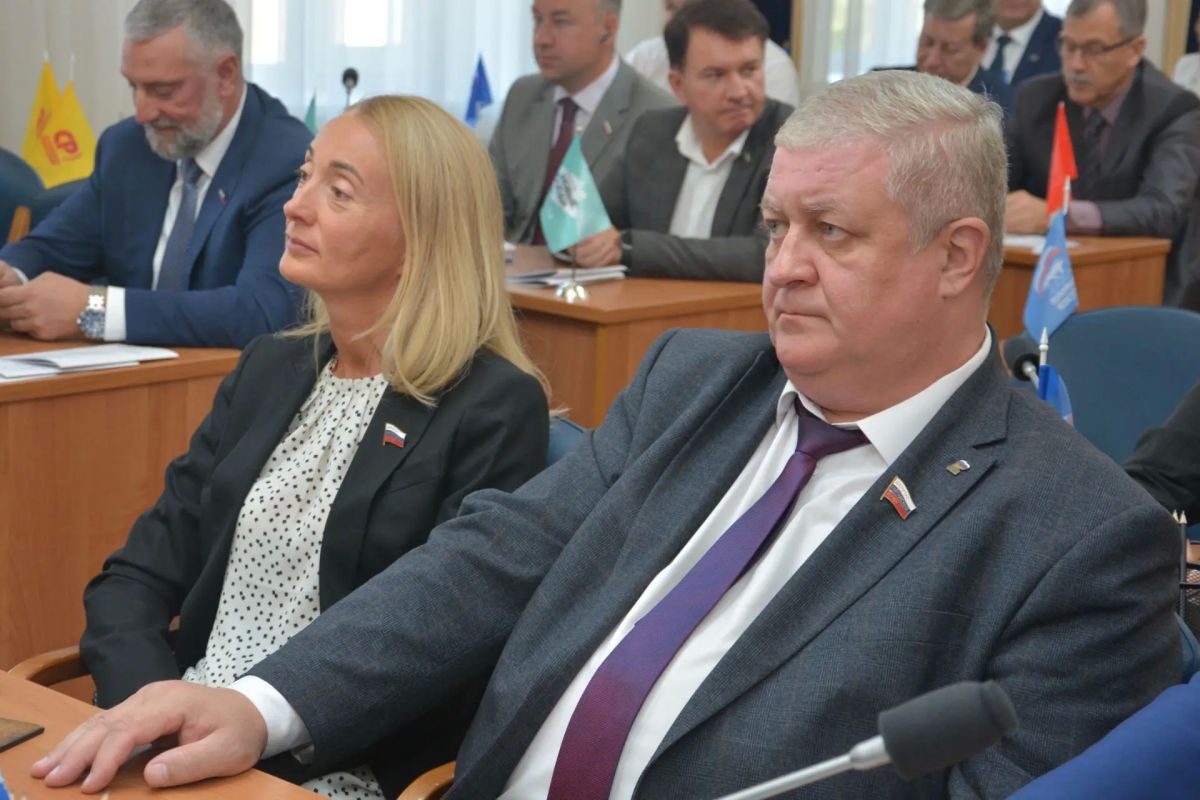 На 10-м заседании Воронежской городской Думы, которое прошло под председательством Героя России, председатель городского парламента Андрея Дьяченко, депутаты тайным голосованием выбрали троих из пяти кандидатов на присвоение... На 10-м заседании Воронежской городской Думы, которое прошло под председательством Героя России, председатель городского парламента Андрея Дьяченко, депутаты тайным голосованием выбрали троих из пяти кандидатов на присвоение...