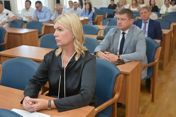 На совместном заседании постоянных комиссий городского парламента, которое прошло под председательством вице-спикера городской Думы Олега Черкасова, при участии Героя России, спикера городской Думы Андрея Дьяченко, заслушали... На совместном заседании постоянных комиссий городского парламента, которое прошло под председательством вице-спикера городской Думы Олега Черкасова, при участии Героя России, спикера городской Думы Андрея Дьяченко, заслушали...