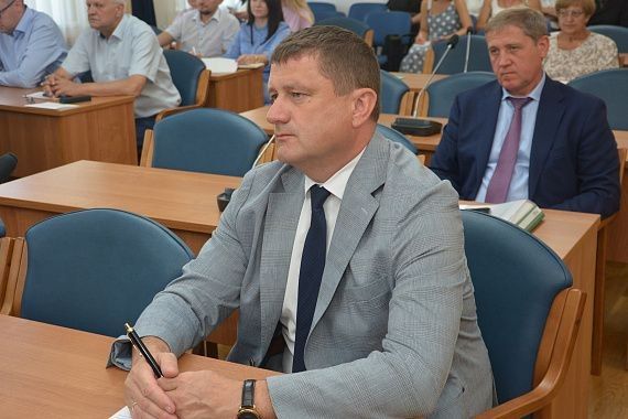 На совместном заседании постоянных комиссий городского парламента, которое прошло под председательством вице-спикера городской Думы Олега Черкасова, при участии Героя России, спикера городской Думы Андрея Дьяченко, заслушали... На совместном заседании постоянных комиссий городского парламента, которое прошло под председательством вице-спикера городской Думы Олега Черкасова, при участии Героя России, спикера городской Думы Андрея Дьяченко, заслушали...