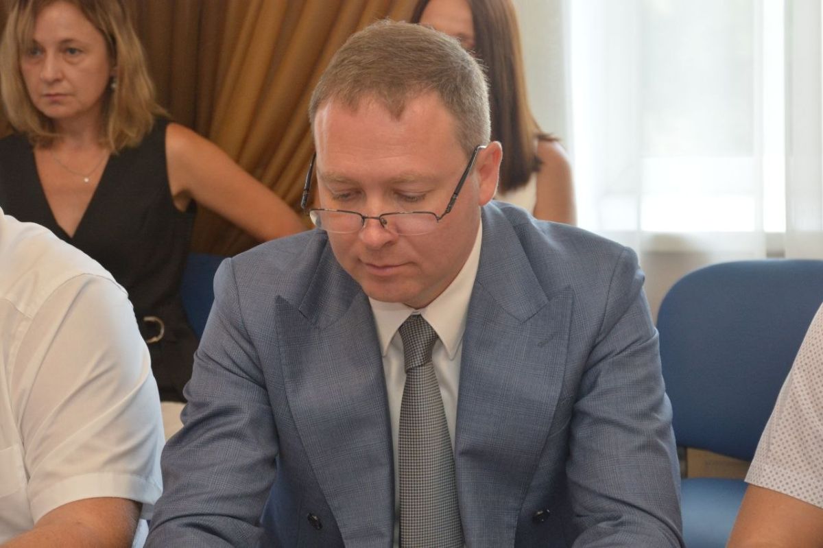 На заседании постоянной комиссии Воронежской городской Думы по градостроительной деятельности и земельным отношениям депутаты рассмотрели ряд вопросов, один из которых касался сквера у Дома офицеров На заседании постоянной комиссии Воронежской городской Думы по градостроительной деятельности и земельным отношениям депутаты рассмотрели ряд вопросов, один из которых касался сквера у Дома офицеров