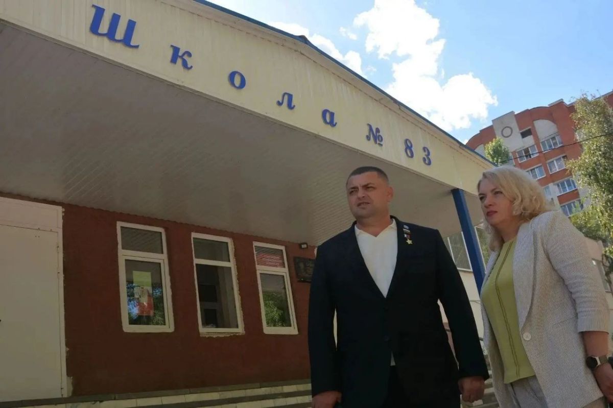 Председатель Воронежской городской Думы, Герой России Андрей Дьяченко совершил рабочую поездку в школы Железнодорожного и Советского районов Председатель Воронежской городской Думы, Герой России Андрей Дьяченко совершил рабочую поездку в школы Железнодорожного и Советского районов