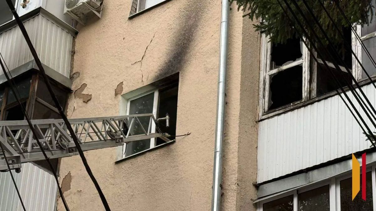 На улице Кольцовской сгорела комната в трехкомнатной квартире