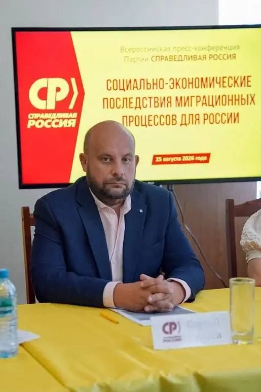 Запретить мигрантам везти свои семьи в Россию предложило воронежское отделение эсеров Запретить мигрантам везти свои семьи в Россию предложило воронежское отделение эсеров
