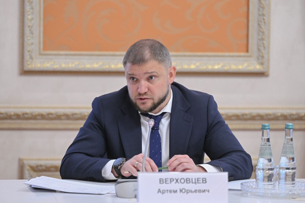 Александр Гусев: В формате оперативного штаба вновь обсудили с коллегами и основными поставщиками обеспеченность населения топливом Александр Гусев: В формате оперативного штаба вновь обсудили с коллегами и основными поставщиками обеспеченность населения топливом