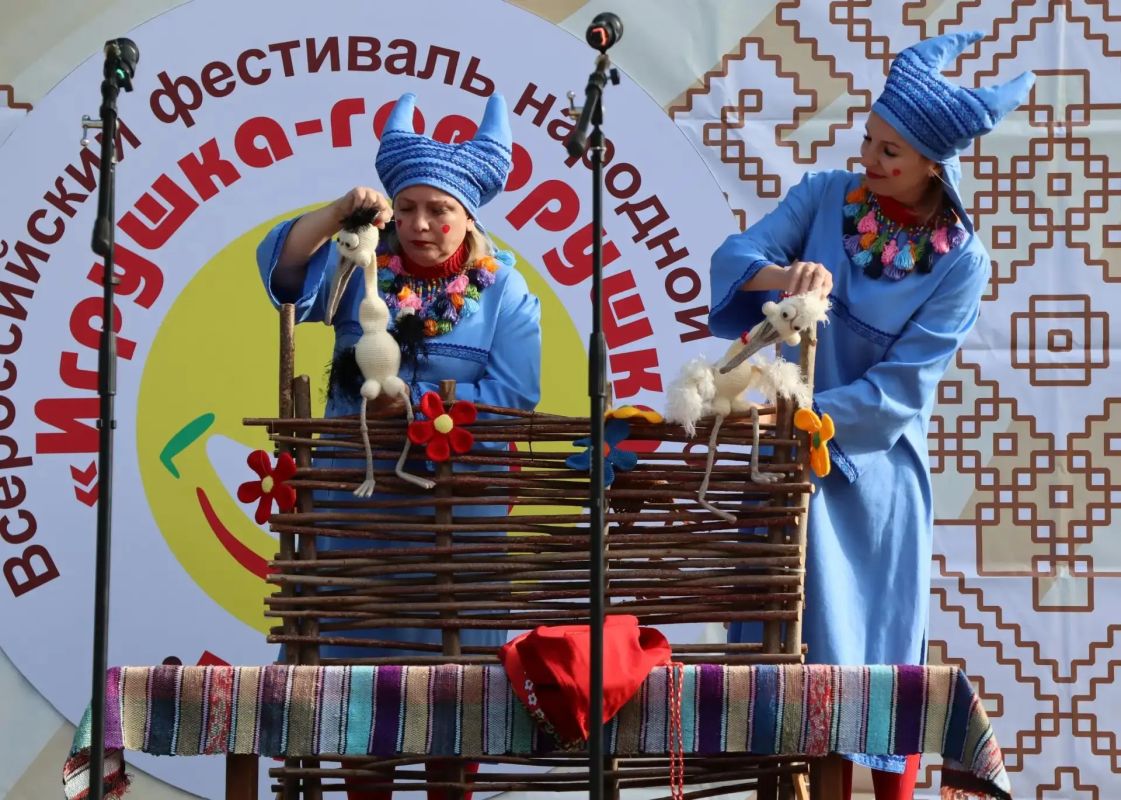 Любовь к родной культуре и преемственность традиций: стартовал XI Всероссийский фестиваль «Игрушка-говорушка» Любовь к родной культуре и преемственность традиций: стартовал XI Всероссийский фестиваль «Игрушка-говорушка»