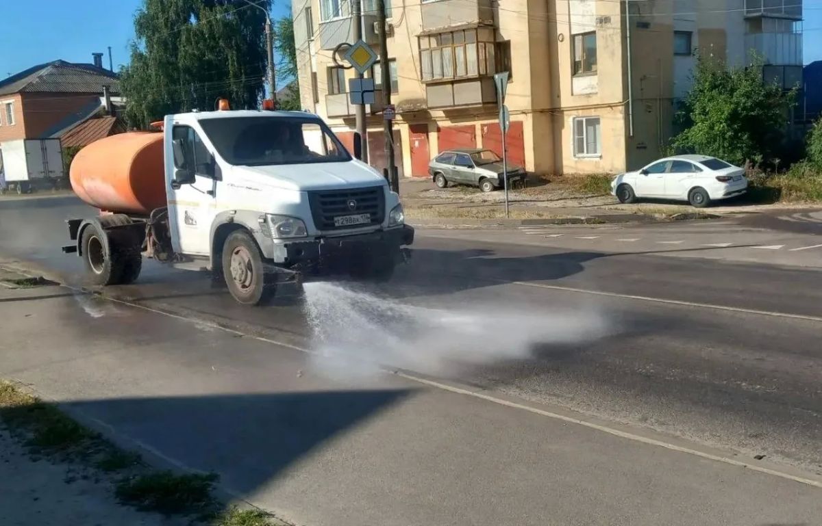 #уборка_Воронежа. Районные комбинаты благоустройства продолжают убирать городские территории #уборка_Воронежа. Районные комбинаты благоустройства продолжают убирать городские территории