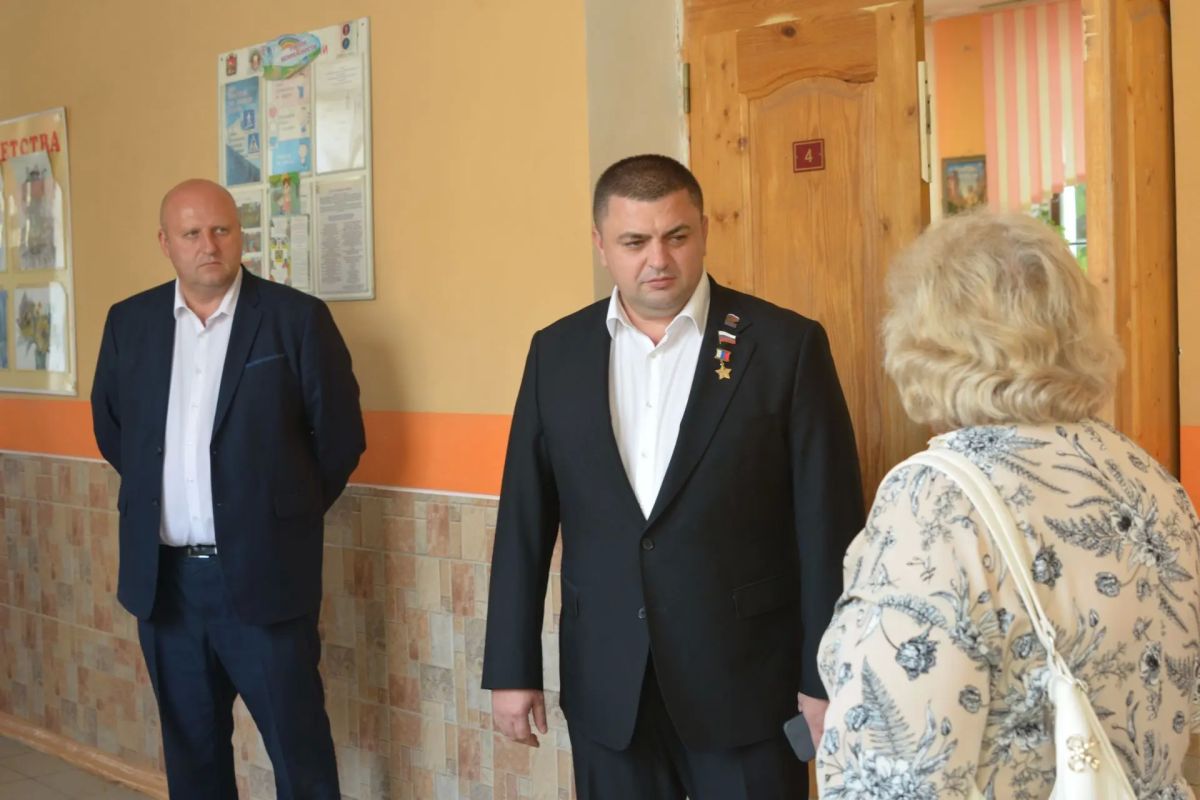 Андрей Дьяченко накануне Дня знаний посетил школу№ 20 Андрей Дьяченко накануне Дня знаний посетил школу№ 20