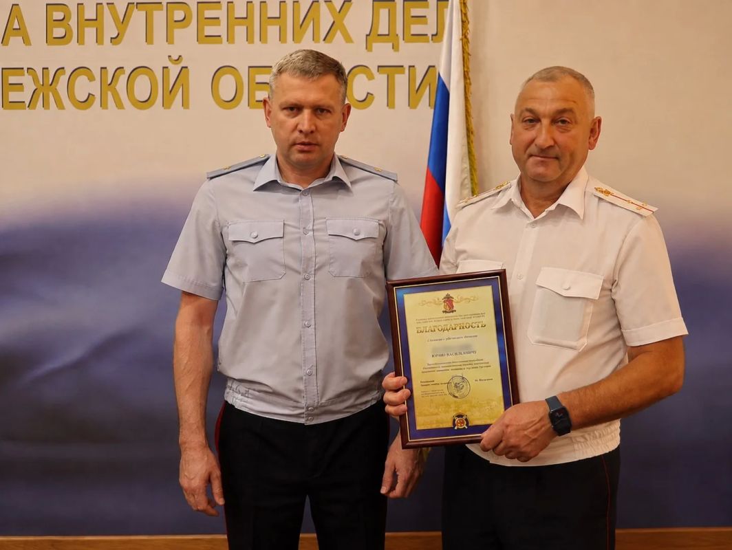 Воронежские полицейские отмечены за профессионализм и преданность службе Воронежские полицейские отмечены за профессионализм и преданность службе