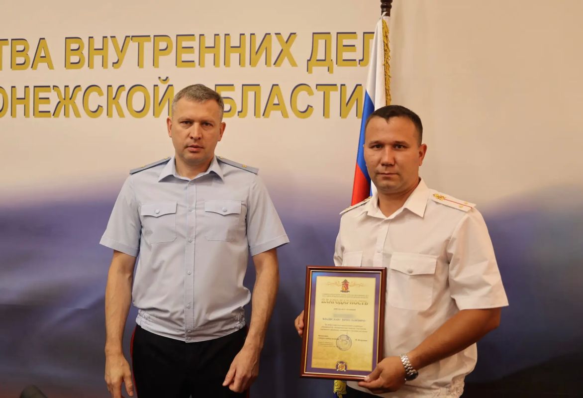 Воронежские полицейские отмечены за профессионализм и преданность службе Воронежские полицейские отмечены за профессионализм и преданность службе