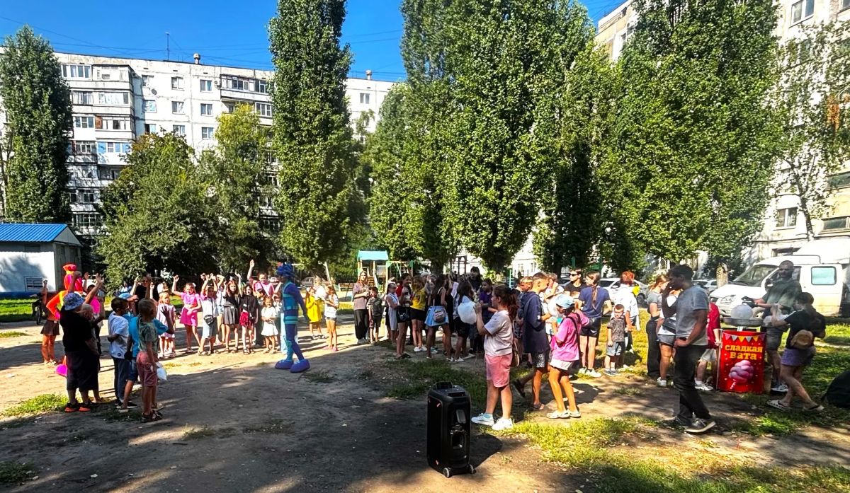 Депутат Воронежской городской Думы Дмитрий Крутских организовал на округе праздник, посвящённый началу учебного года Депутат Воронежской городской Думы Дмитрий Крутских организовал на округе праздник, посвящённый началу учебного года