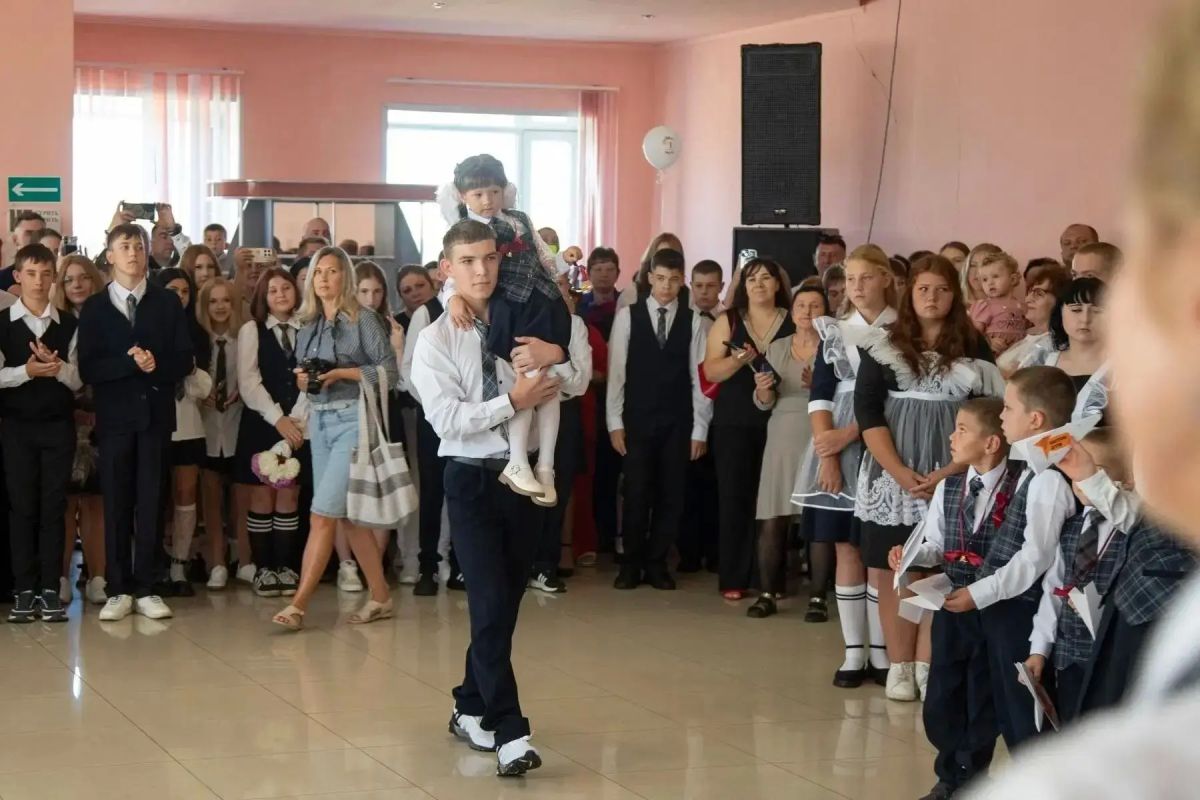 День знаний подходит к концу, но он надолго останется в памяти учеников, их родителей и учителей День знаний подходит к концу, но он надолго останется в памяти учеников, их родителей и учителей