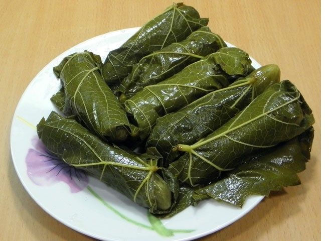 Необычные огурцы в виноградных листьях: новый взгляд на маринады