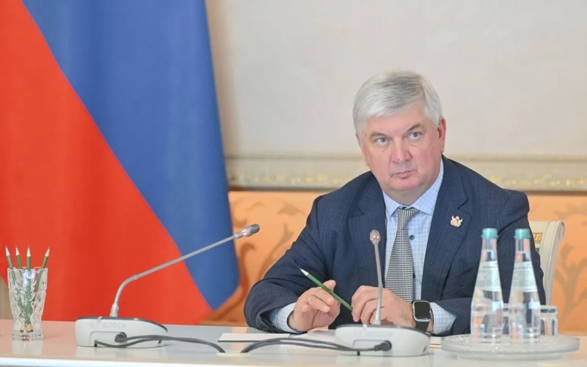 Губернатор Воронежской области Александр Гусев провел оперативное совещание, на котором обсудили готовность к предстоящим выборам депутатов Госдумы РФ и представителей в местные органы власти Губернатор Воронежской области Александр Гусев провел оперативное совещание, на котором обсудили готовность к предстоящим выборам депутатов Госдумы РФ и представителей в местные органы власти