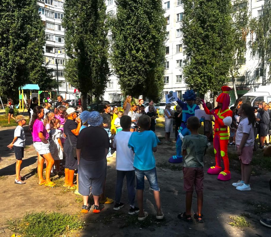 Депутат Воронежской городской Думы Дмитрий Крутских организовал на округе праздник, посвящённый началу учебного года Депутат Воронежской городской Думы Дмитрий Крутских организовал на округе праздник, посвящённый началу учебного года