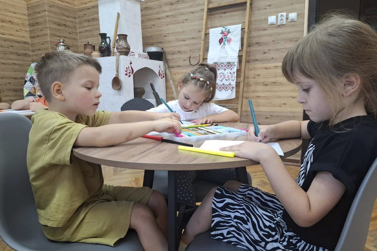 Воспитанники детского сада Воронежской области поучаствовали в акции «Прикоснись к солдату» Воспитанники детского сада Воронежской области поучаствовали в акции «Прикоснись к солдату»