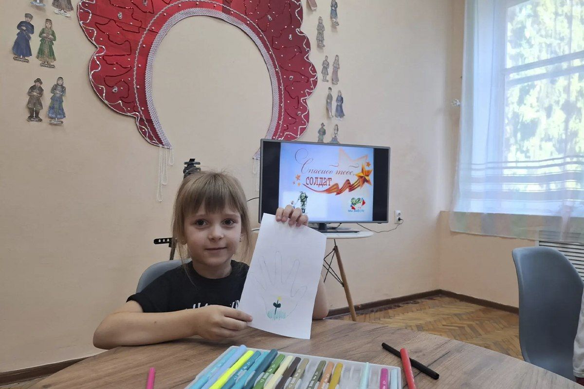Воспитанники детского сада Воронежской области поучаствовали в акции «Прикоснись к солдату» Воспитанники детского сада Воронежской области поучаствовали в акции «Прикоснись к солдату»