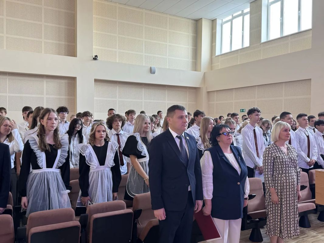 Сегодня был отличный день – заехал в гости к ребятам и педагогам из 7-й и 77-й школ Сегодня был отличный день – заехал в гости к ребятам и педагогам из 7-й и 77-й школ