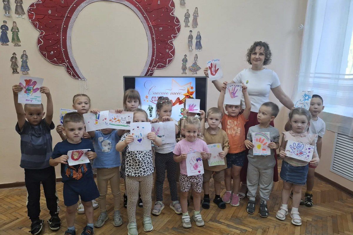 Воспитанники детского сада Воронежской области поучаствовали в акции «Прикоснись к солдату» Воспитанники детского сада Воронежской области поучаствовали в акции «Прикоснись к солдату»
