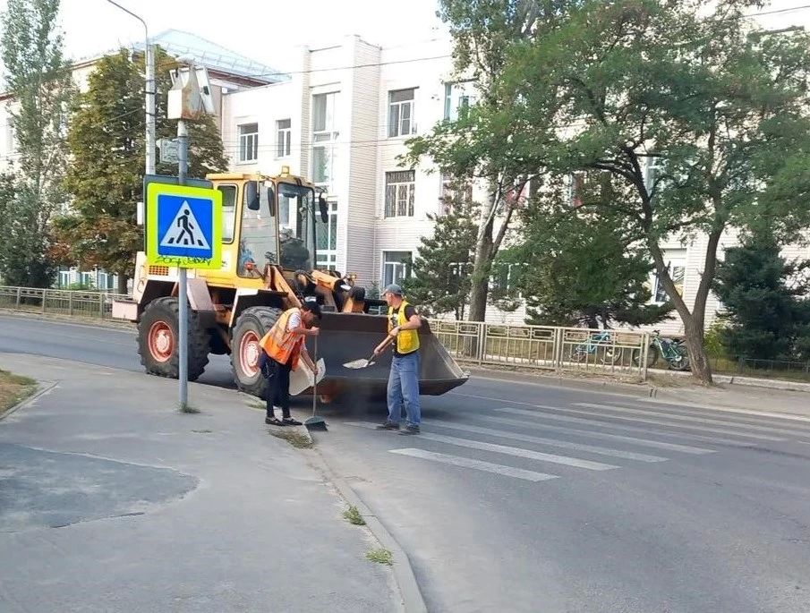 #уборка_Воронежа. Районные комбинаты благоустройства выполняют ежедневную уборку города #уборка_Воронежа. Районные комбинаты благоустройства выполняют ежедневную уборку города