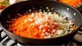 Почему лук и морковь нельзя жарить вместе: раскройте секреты кулинарии