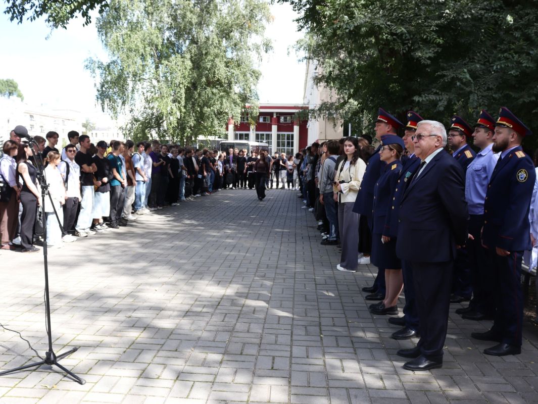 В Воронеже сотрудники регионального следственного управления СК России почтили память жертв терактов В Воронеже сотрудники регионального следственного управления СК России почтили память жертв терактов