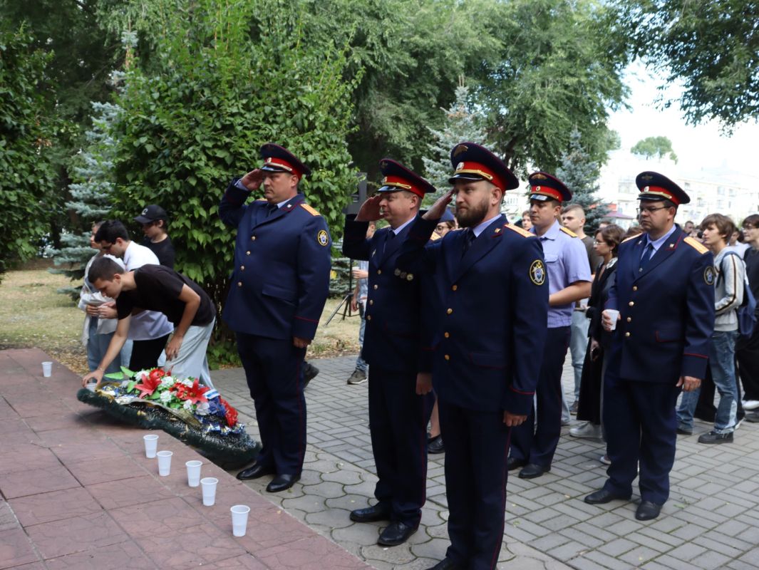 В Воронеже сотрудники регионального следственного управления СК России почтили память жертв терактов В Воронеже сотрудники регионального следственного управления СК России почтили память жертв терактов