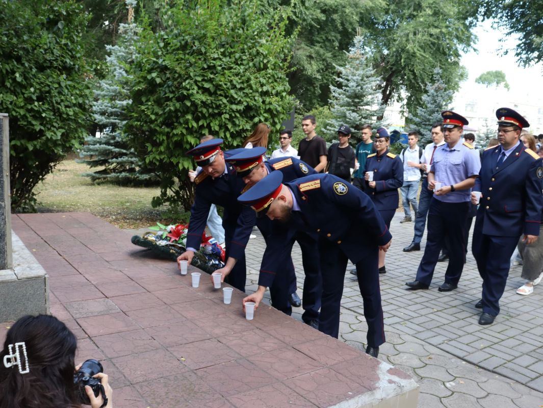 В Воронеже сотрудники регионального следственного управления СК России почтили память жертв терактов В Воронеже сотрудники регионального следственного управления СК России почтили память жертв терактов