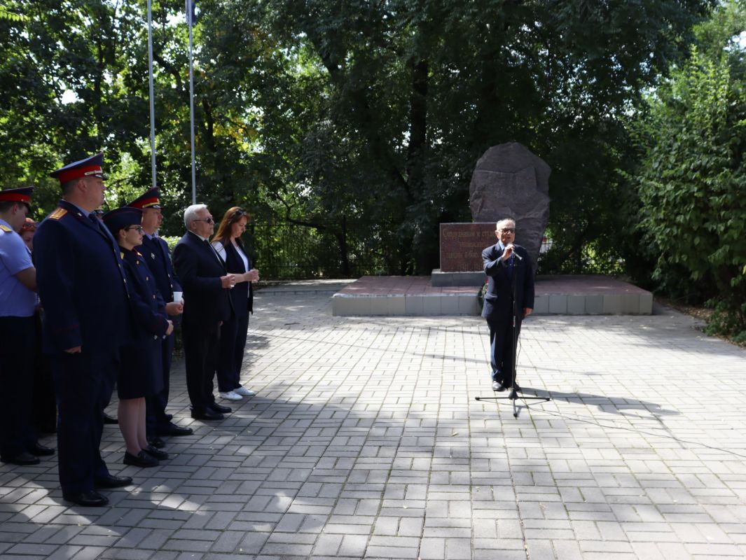 В Воронеже сотрудники регионального следственного управления СК России почтили память жертв терактов В Воронеже сотрудники регионального следственного управления СК России почтили память жертв терактов