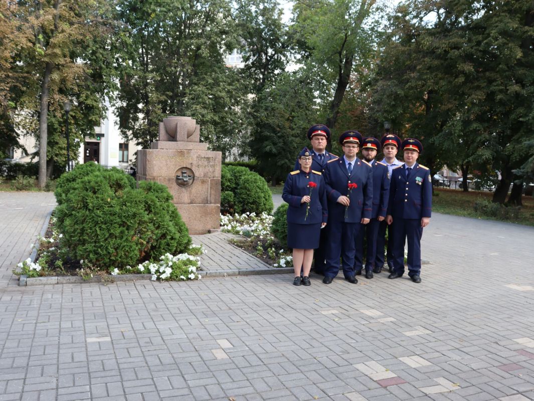 В Воронеже сотрудники регионального следственного управления СК России почтили память жертв терактов В Воронеже сотрудники регионального следственного управления СК России почтили память жертв терактов