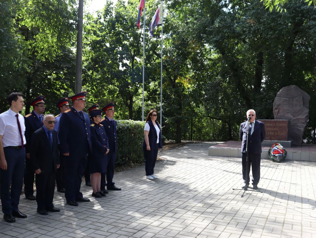 В Воронеже сотрудники регионального следственного управления СК России почтили память жертв терактов В Воронеже сотрудники регионального следственного управления СК России почтили память жертв терактов