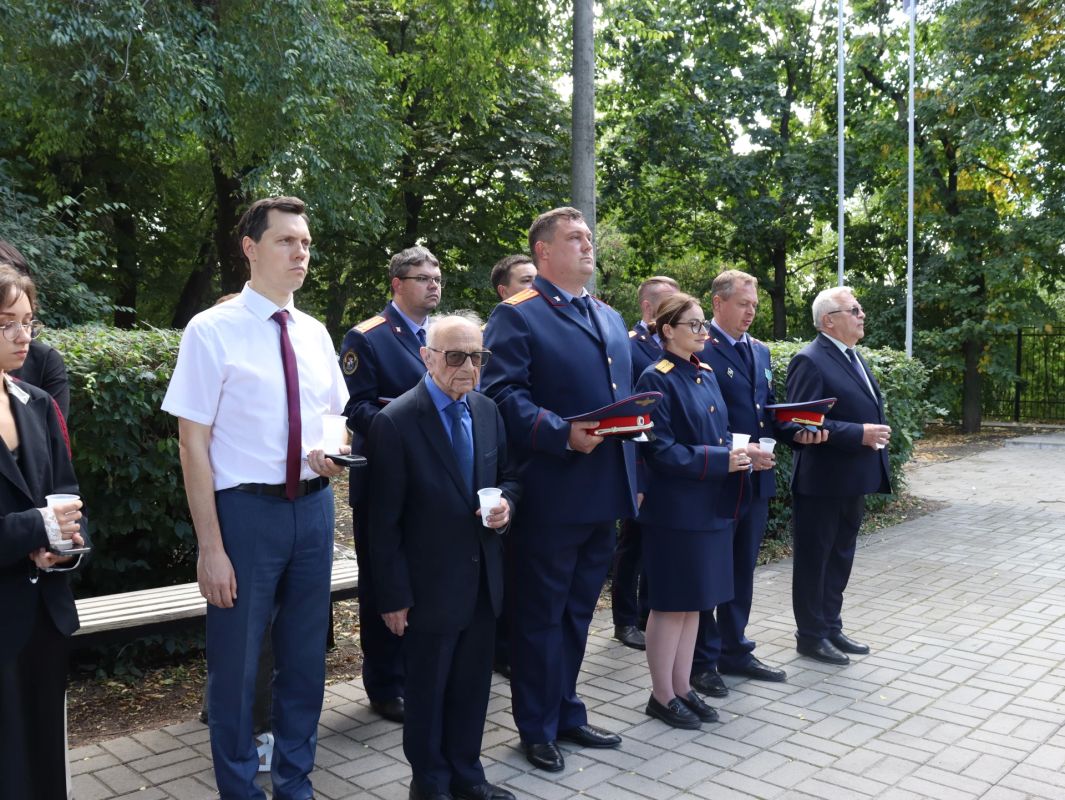 В Воронеже сотрудники регионального следственного управления СК России почтили память жертв терактов В Воронеже сотрудники регионального следственного управления СК России почтили память жертв терактов