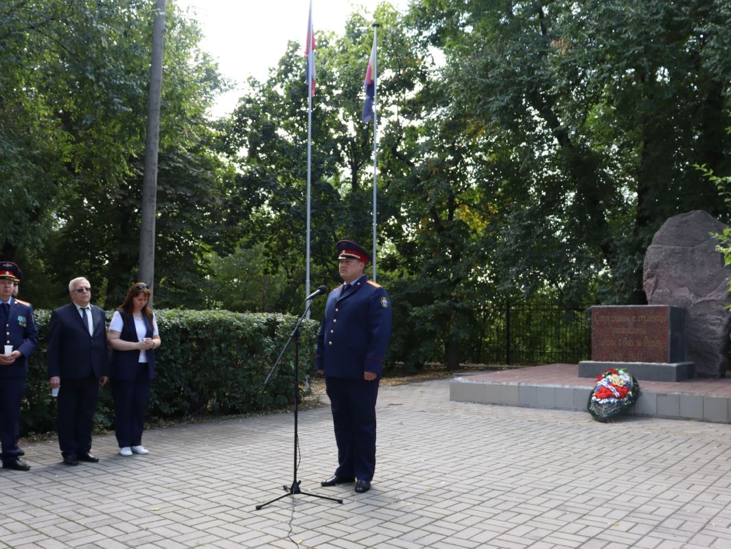 В Воронеже сотрудники регионального следственного управления СК России почтили память жертв терактов В Воронеже сотрудники регионального следственного управления СК России почтили память жертв терактов