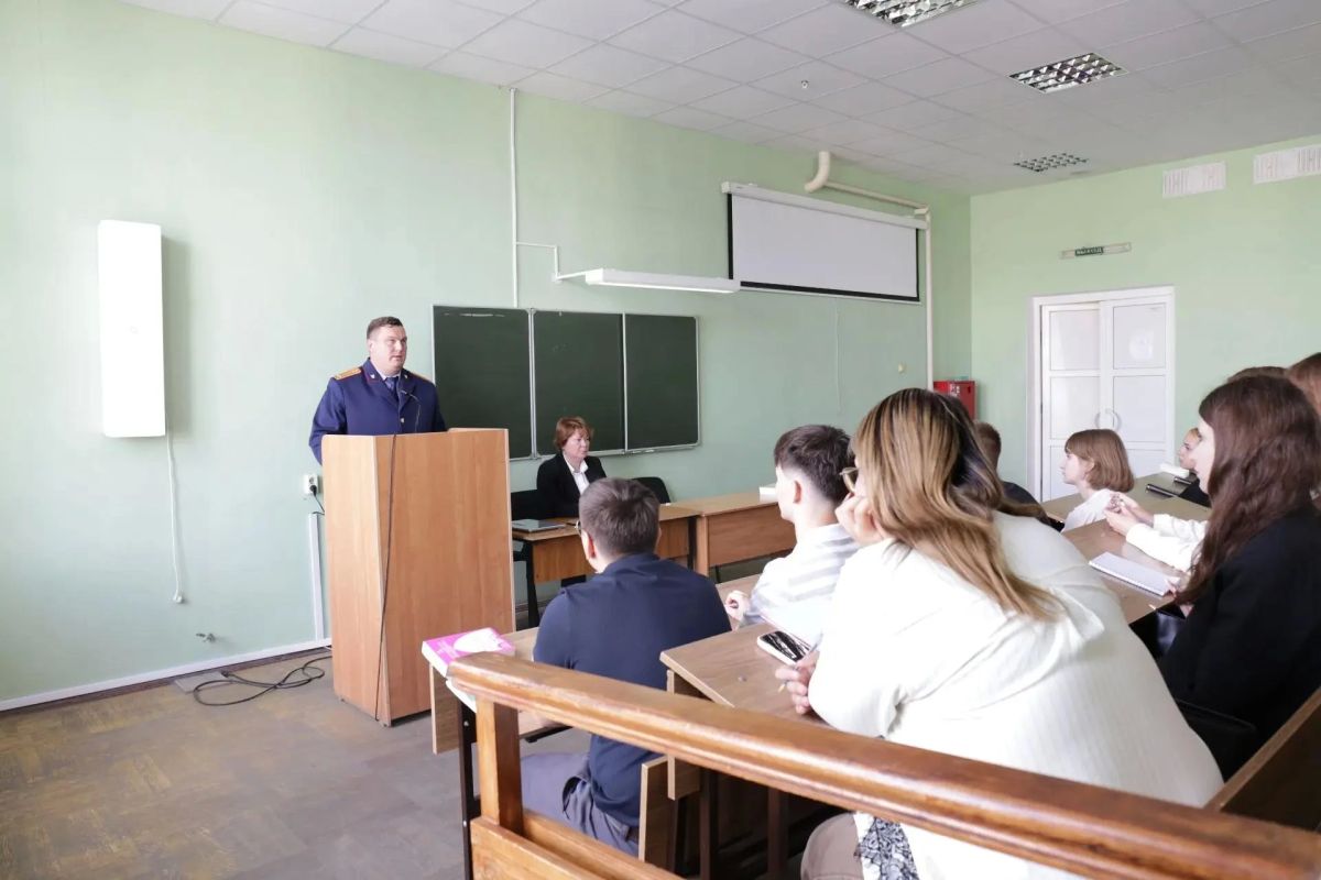 В Воронеже сотрудник регионального следственного управления в День солидарности в борьбе с терроризмом встретился со студентами В Воронеже сотрудник регионального следственного управления в День солидарности в борьбе с терроризмом встретился со студентами