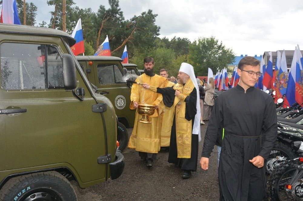 Более 50 единиц техники передали защитникам Отечества в Воронеже Более 50 единиц техники передали защитникам Отечества в Воронеже
